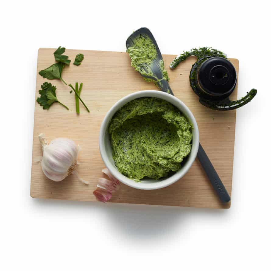 Prep the “snail” butter.roughly chop the parsley and garlic, and put them in a food processor. W and whizz until very finely chopped. Add the softened butter and mix again until you have a soft, vibrant green butter.