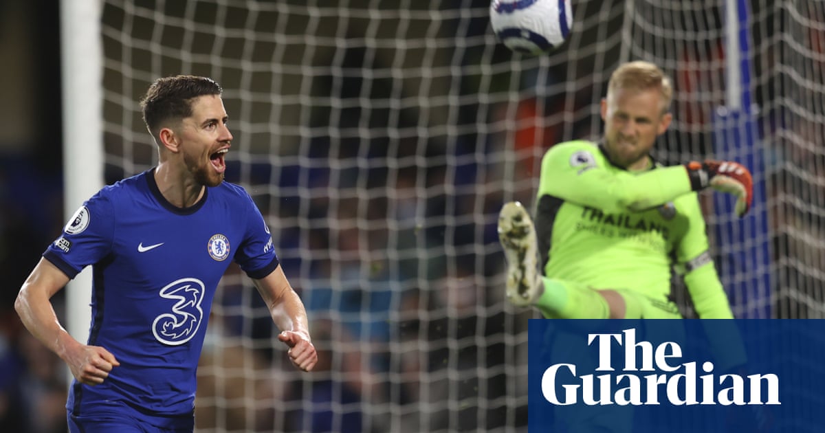 Chelsea close on top-four spot and Roy Hodgson retires – Football Weekly