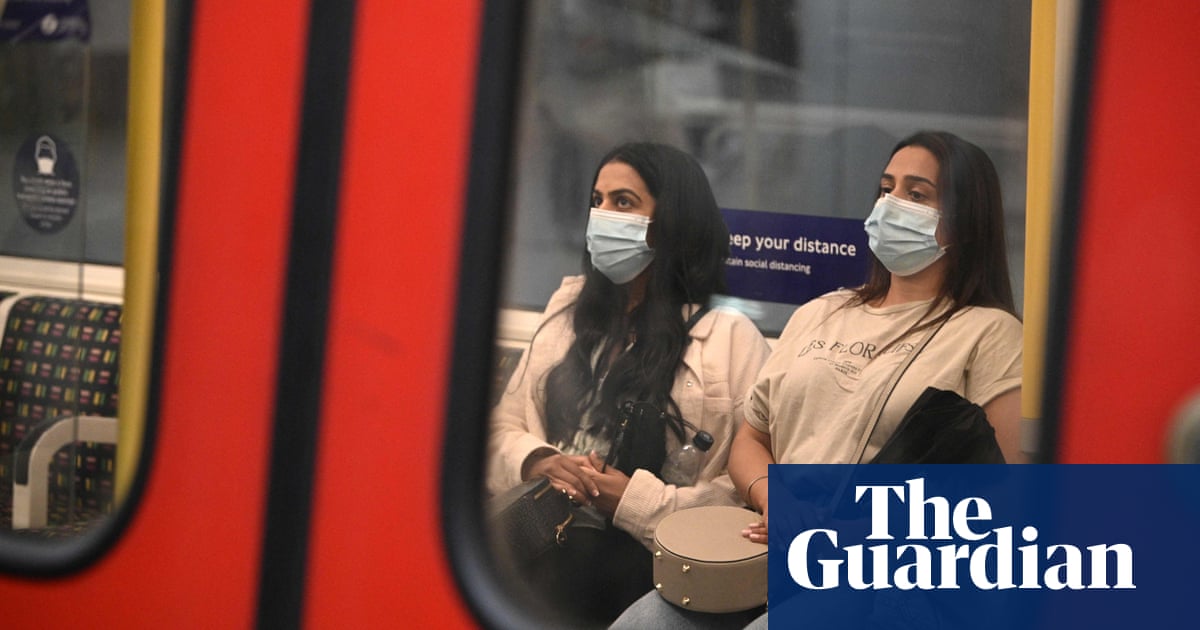 Shapps: mask-wearing expected to remain on public transport