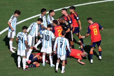 Referee Slavko Vincic prepares to show a yellow card to Leandro Paredes