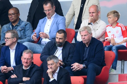 Hasan Salihamidzic and Oliver Kahn in the stands at the Allianz Arena.
