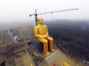 Tongxu, China: A crane is used to assemble a statue of Chairman Mao