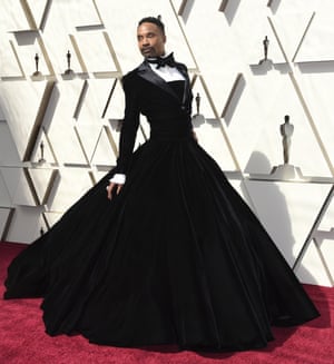 Billy Porter, star of Ryan Murphy's vogueing series, Pose, was one of the first to arrive in a floor-length, full-skirt black gown-plus-tuxedo which we're calling a gown-cedo for ease. Porter is making something of a mark on the red carpet; this custom Christian Siriano creation follows (and arguably upstages) his sequinned and beaded cape plus suit at the Golden Globes