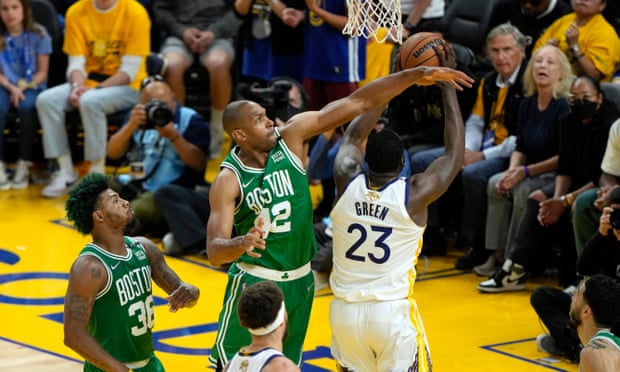 The Celtics’ Al Horford defends a shot attempt by the Warriors’ Draymond Green during the fourth quarter of Game 1 of the NBA finals