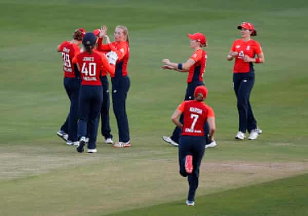 Australia Win Women S Ashes After Beating England In First