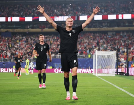 Erling Haalandcelebrates scoring his team's second goal