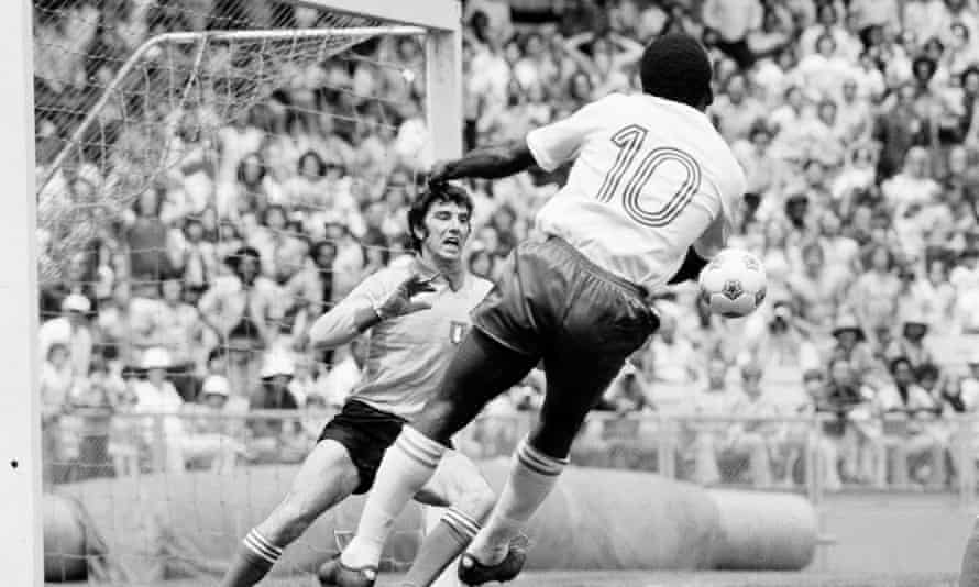 When Pele And Bobby Moore Took On The World S Best For Team America Nasl The Guardian When Pele And Bobby Moore Took On The World S Best For Team America Nasl The Guardian