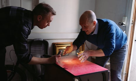 Rob Dunn (right) examines insect remains with Lars Eriksen.