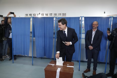 Nicusor Dan (C), Bucharest mayor and independent presidential candidate supported by the Force of Right (FD), prepares to cast his ballot during the second round of presidential elections in Fagaras, Romania.