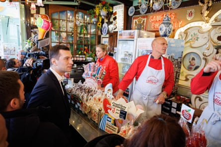 Bardella stops at a food stand, during his visit to the Sens fair in April.