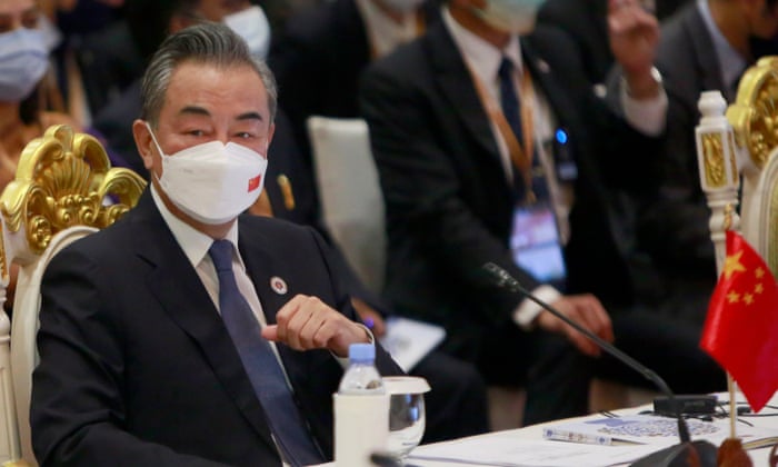 Der chinesische Außenminister Wang Yi nimmt am Treffen der Außenminister des Ostasiengipfels in einem Hotel in Phnom Penh, Kambodscha, teil