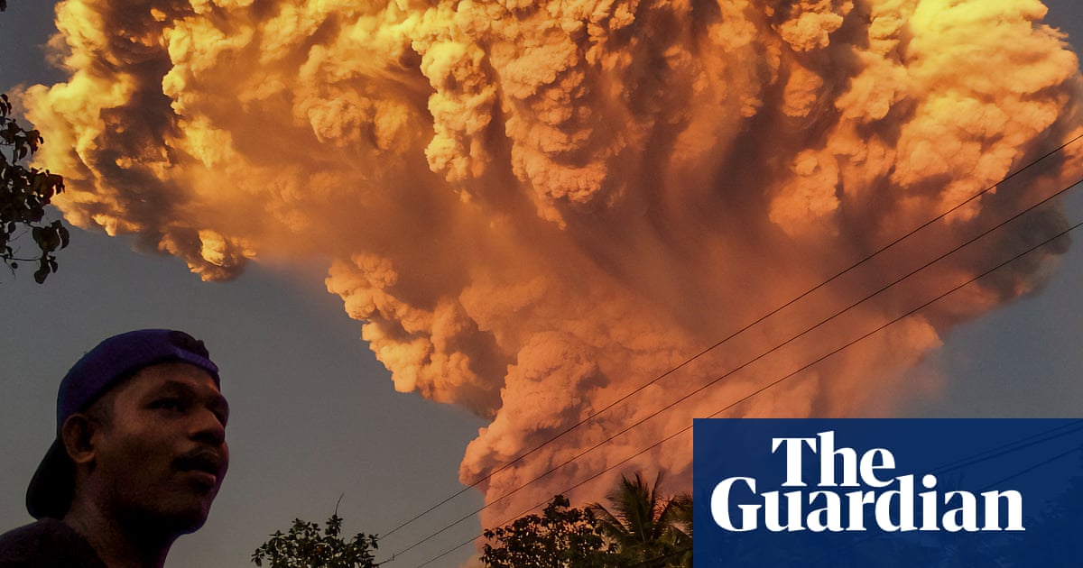 Bali flights cancelled after Indonesian volcano spews 10km-high ash tower