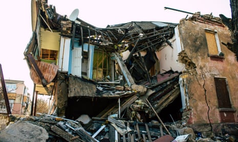 خسارات ساختمانی ناشی از گلوله باران روسیه در شهر خرسون در ماه گذشته
