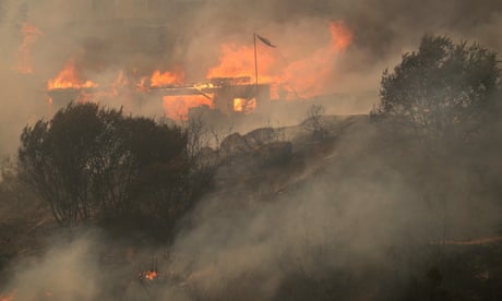 Houses on fire in Viña del Mar