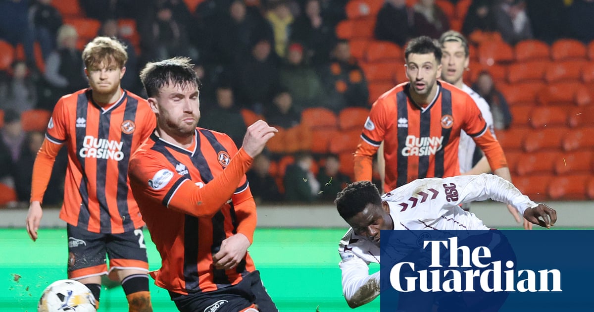 Scottish roundup: Hearts go seven points clear after beating nine-man Dundee United