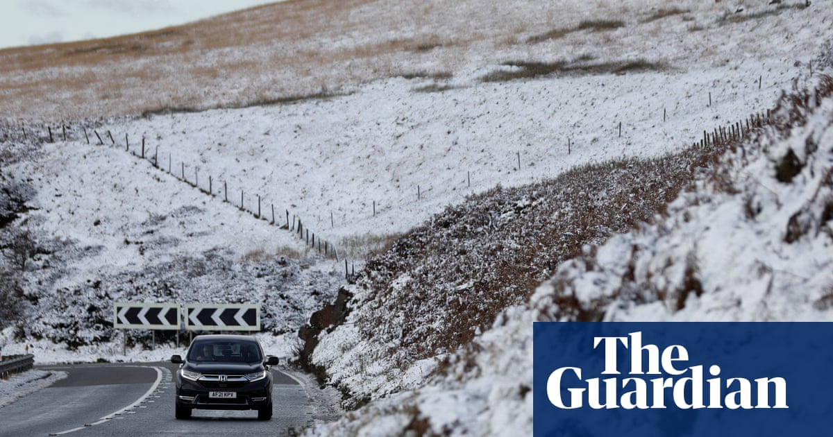 Heavy snow forecast for parts of UK as weather warning issued