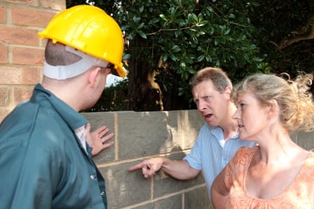 a builder chats with a homeowning couple