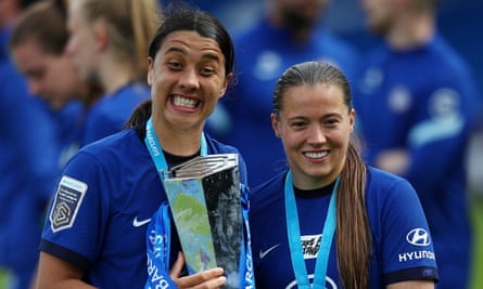 Sam Kerr and Fran Kirby with the trophy.