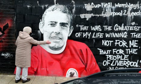 Ian Saint John mural<br>A woman touches the Ian Saint John mural where he is pictured alongside his strike partner and World Cup hero Roger Hunt in a mural created by Murwalls. Picture date: Tuesday March 3, 2021. PA Photo. Former Liverpool and Scotland striker Ian St John has died at the age of 82. St John made 425 appearances for the Reds and scored 118 goals as a key member of Bill Shankly's famous side of the 1960s. The Merseyside outfit confirmed St John died on Monday evening following illness. See PA story SOCCER St John. Photo credit should read: Peter Byrne/PA Wire.