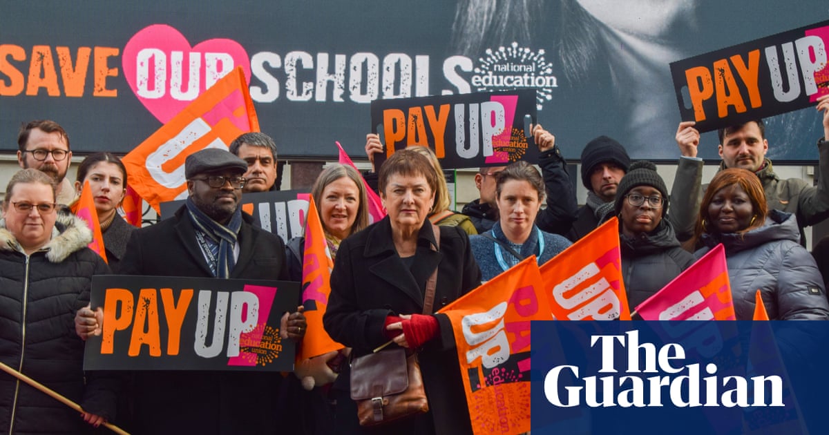 Last-minute talks to start in bid to avert teachers’ strike in England and Wales