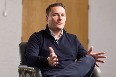 Wes Streeting: “Se as plataformas promovem conscientemente conteúdos perigosos, os chefes devem enfrentar ações criminais”.