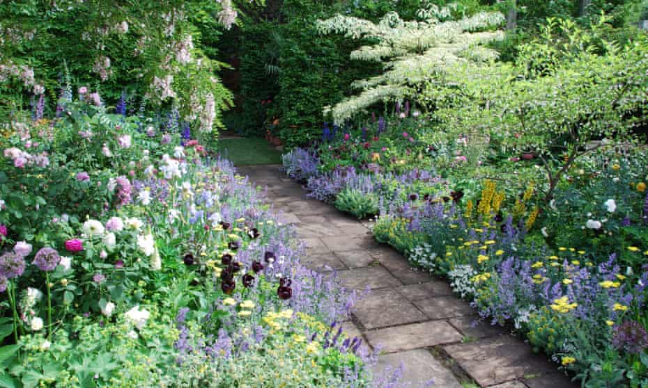 ‘100 years of Hidcote Manor’, The Chris Beardshaw Show Garden, RHS Chelsea Flower Show 2007