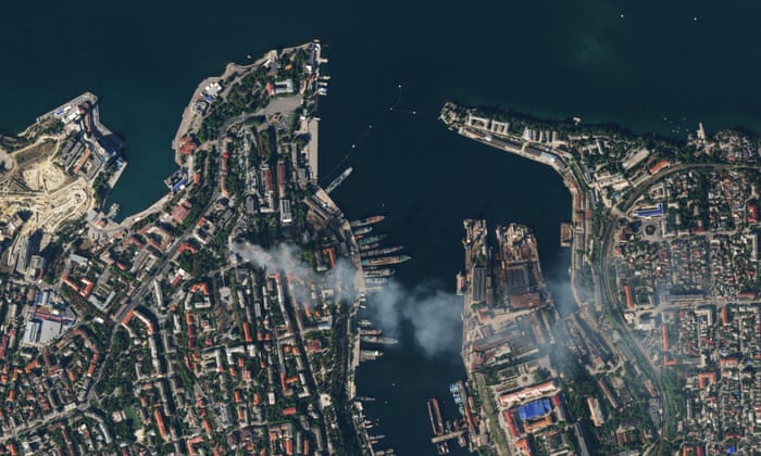 Russian ‘generals injured’ in strike on Russian navy’s Black Sea HQ; Russia accuses Kyiv of missile attack on Sevastopol (theguardian.com)