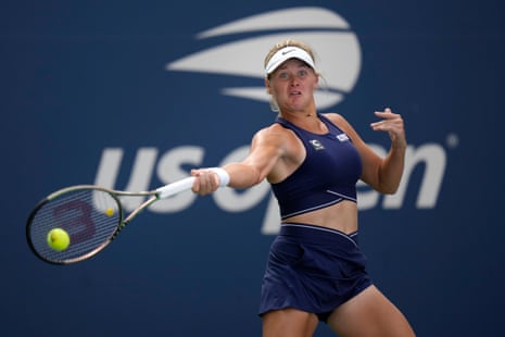 Peyton Stearns flings a forehand to Marketa Vondrousova.