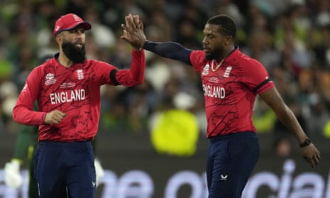 England’s Chris Jordan, (right) celebrates with teammate Moeen Ali after the dismissal of Pakistan’s Mohammad Wasim.