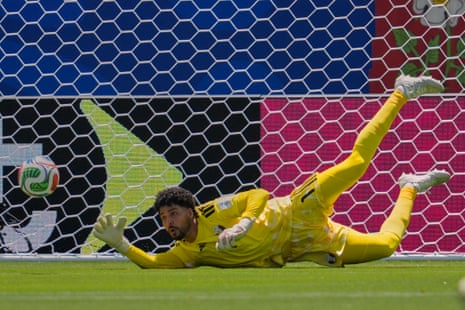 Qatar goalkeeper Mahmoud Abunada.