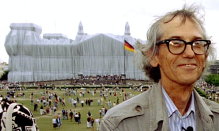 It took 24 years of negotiations – and stayed in place for two weeks … Christo and the wrapped Reichstag.