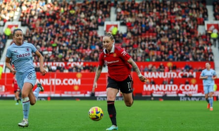 Lebih dari 30.000 penggemar di pertandingan WSL Manchester United melawan Aston Villa