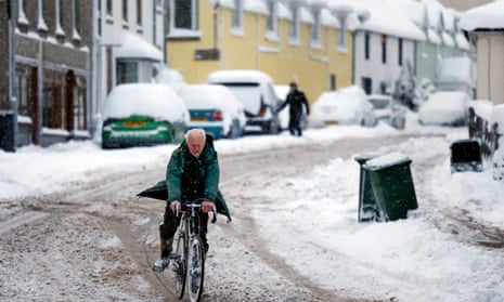 UK weather: snow and ice to be replaced by wind and rain