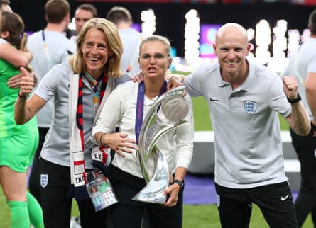 Anja van Ginhoven, Sarina Wiegman and Arjan Veurink with the Euro 2022 trophy.