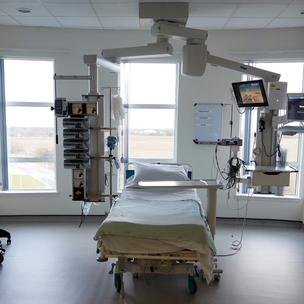 Nhs Intensive Care At Its Limits Because Of Staff Shortages Nhs The Guardian