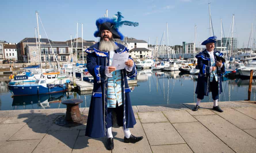 Town crier John Pitt, left, marks the 400th anniversary of the Mayflower’s voyage to America.