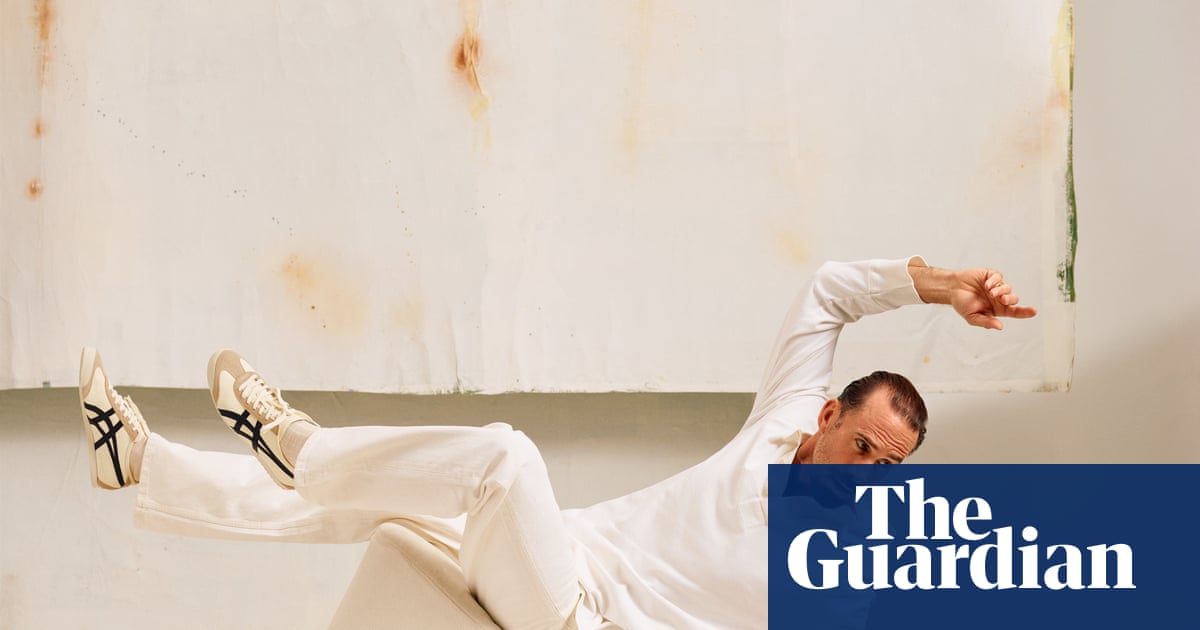 Joseph Fiennes on parenting, politics and banning children from social media: ‘Stand up, Keir, this is your kids’ generation’