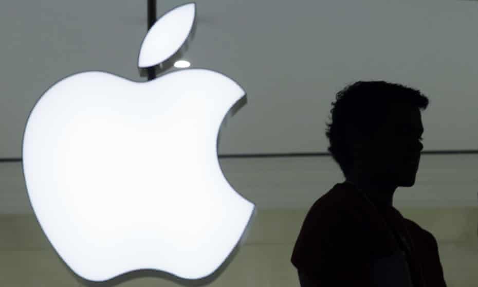 A woman in front of the Apple logo
