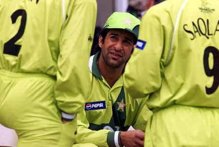 Wasim Akram entouré de ses coéquipiers lors de la Coupe du monde 1999
