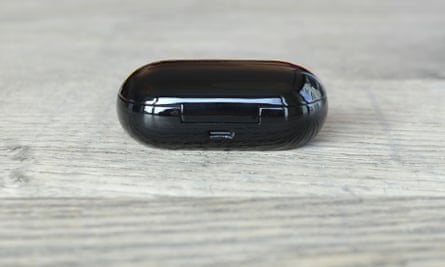 Samsung Galaxy Buds Live review: novel bean-shaped AirPod rivals