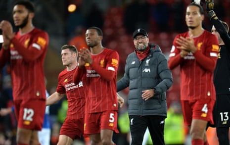 Liverpool manager Jürgen Klopp and players applaud fans.