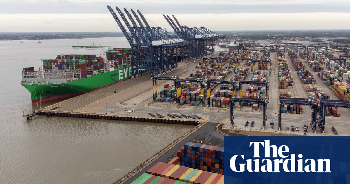 Dockers at UK’s largest container port vote to strike in August
