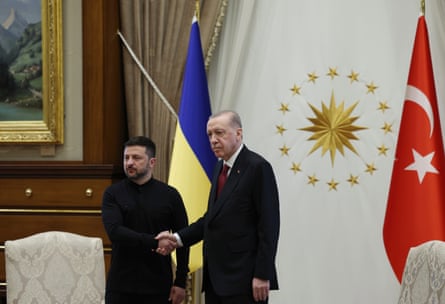 The Turkish president, Recep Tayyip Erdoğan, right, with Volodymyr Zelenskyy in Ankara on Thursday.