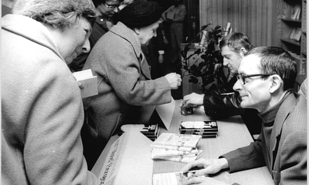 Uwe Berger (in glasses) at a book signing in Berlin, 1975.