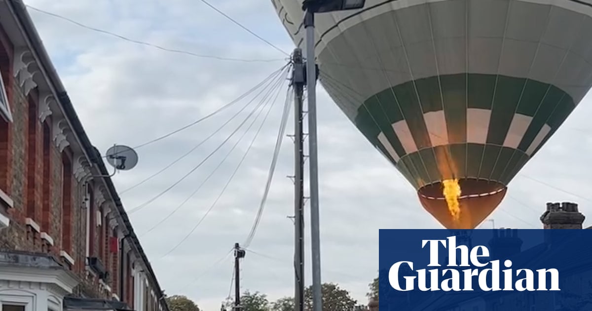 Near-perfect landing': hot air balloon guided down on to Bedford street
