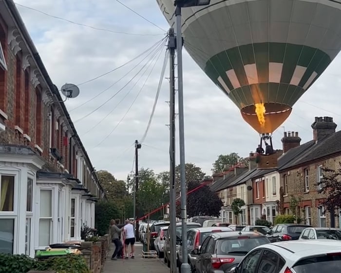 ‘Near-perfect landing’: hot air balloon guided down on to Bedford street