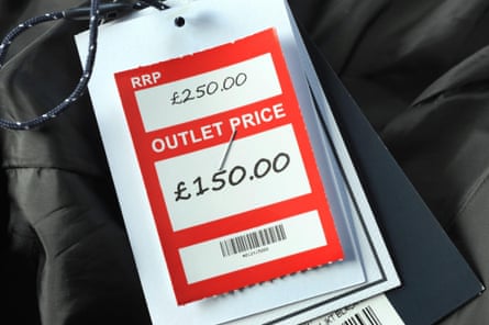 RETAIL CLOTHING OUTLET PRICE TAGS RE SALES DISCOUNT COST OF LIVING HIGH STREET SHOPS ETC UK2HGE3RT RETAIL CLOTHING OUTLET PRICE TAGS RE SALES DISCOUNT COST OF LIVING HIGH STREET SHOPS ETC UK