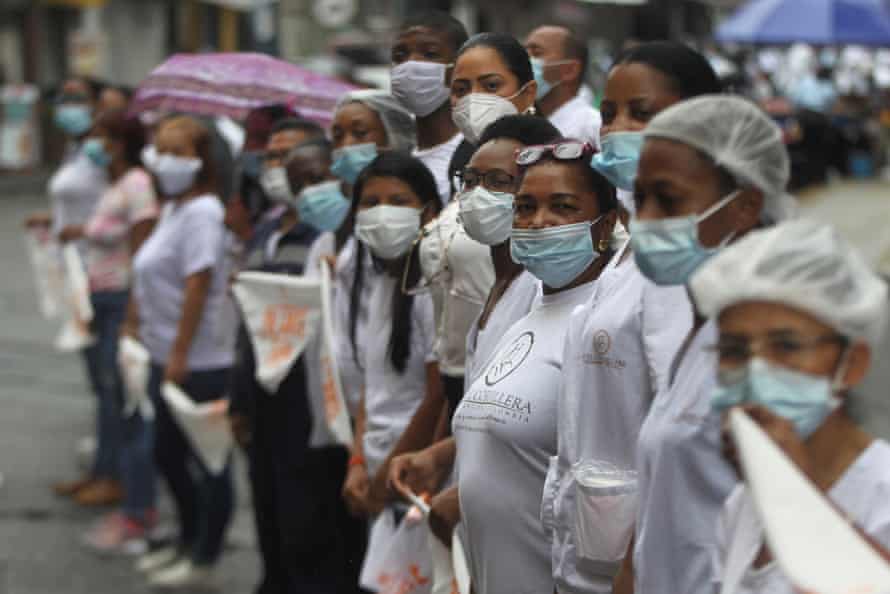 A human chain calls for peace in Buenaventura