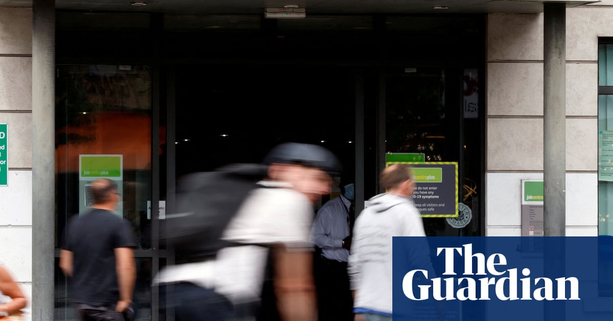 Reeves's tax rises on employers start to bite as unemployment jumps