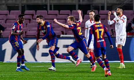 Gerard Piqué celebrates scoring Barcelona’s second goal with the last kick of normal time to set up a memorable win in the Copa del Rey semi-final. 